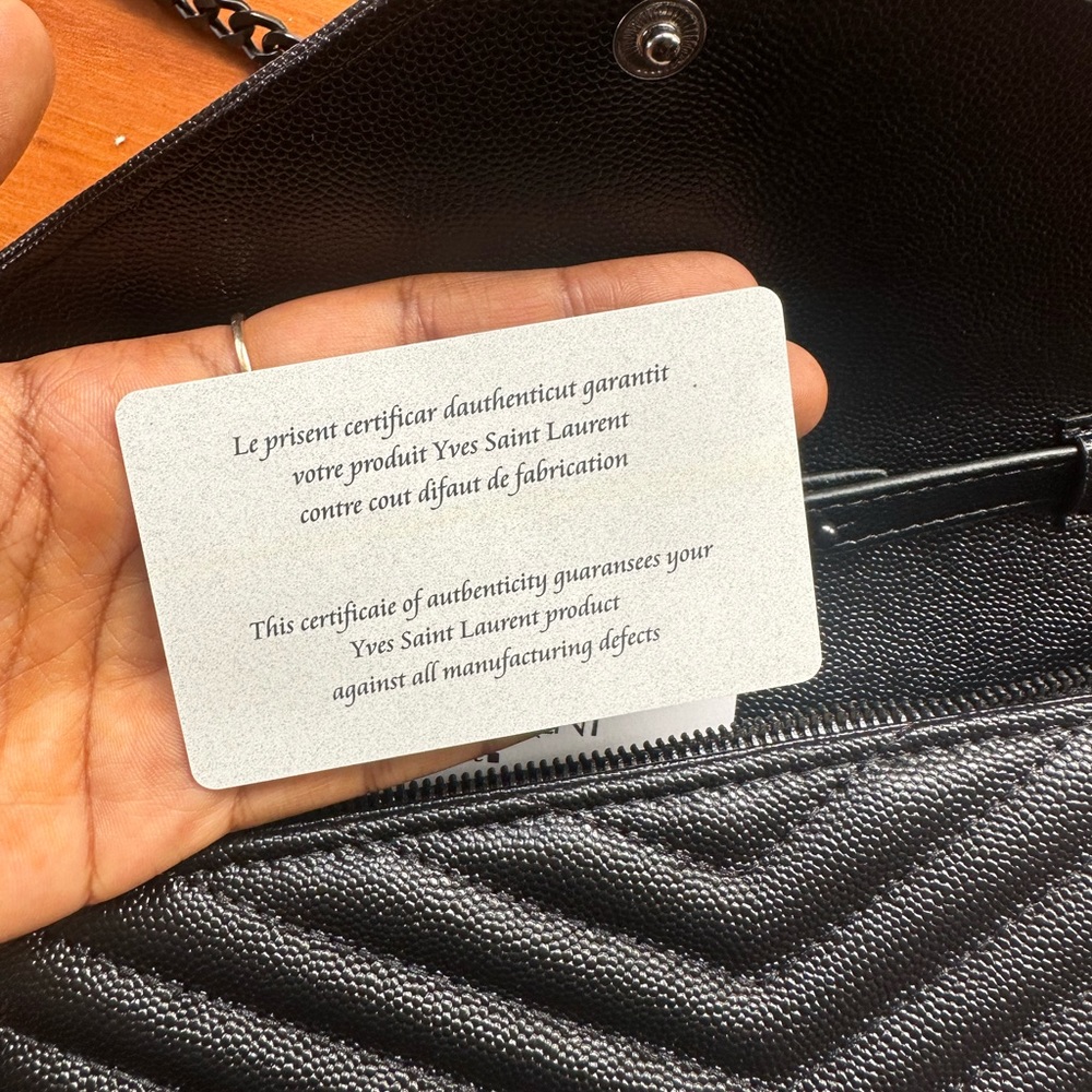 Yves Saint Laurent luxury handbag - Picture 2 of 5